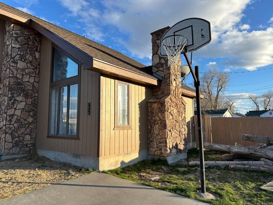 Cozy Cabin In The City Plus Gym Winnemucca Esterno foto