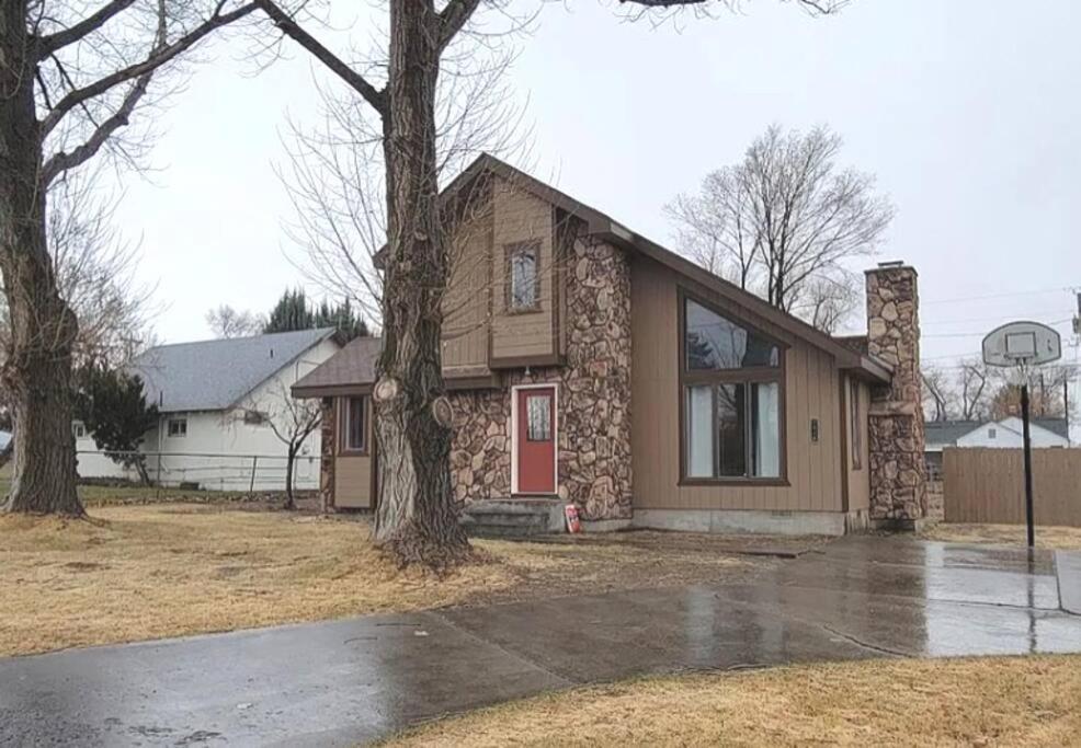 Cozy Cabin In The City Plus Gym Winnemucca Esterno foto